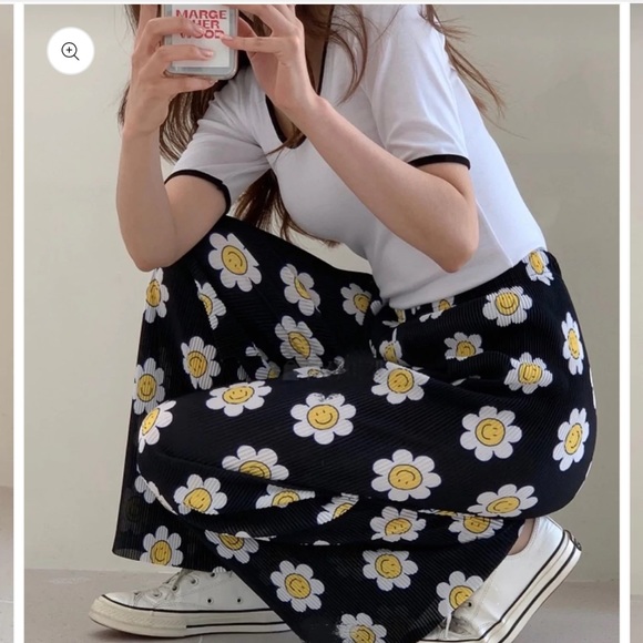 no brand Pants - Korean Daisy pleated pants Sz.M